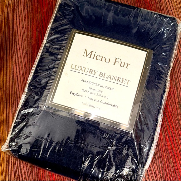 MicroFur navy blue luxury fleece throw blanket NIP FULL QUEEN - Picture 1 of 3